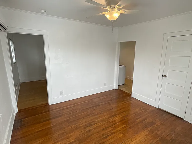 2533 1/2 Elsinore St — Photo 3