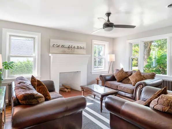 1036 Locust Ave, Charlottesville, VA 22901