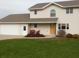 765 E Scott St, Omro, WI 54963