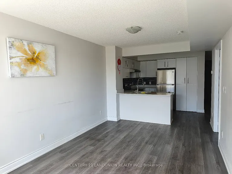 233 S Park Rd #915 — Photo 3