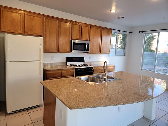 5th image of 388 Palm Trace Ave