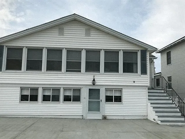 18 Lowell St #UP