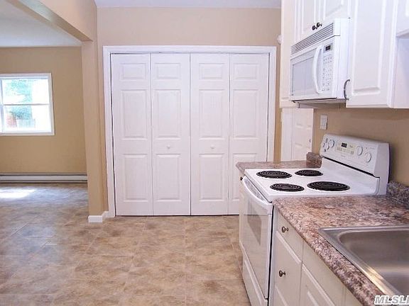 3rd image of 74 Oakcrest Ave