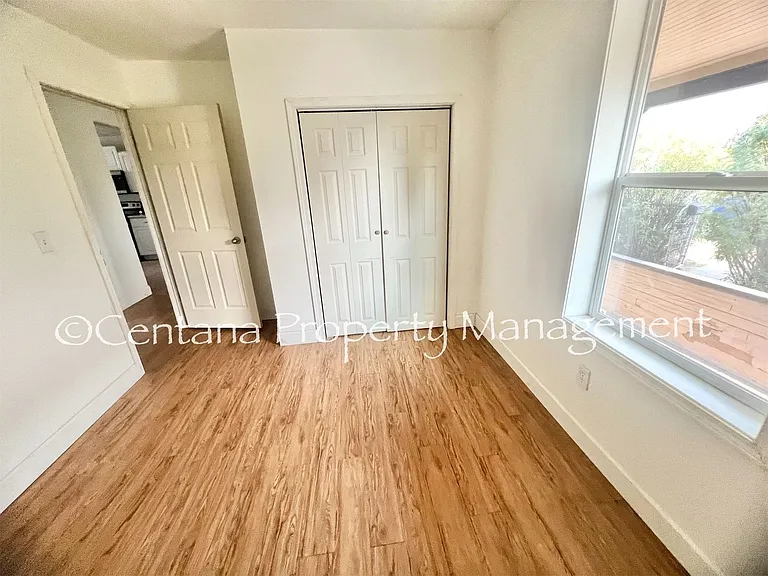 2205 Locust St — Photo 9