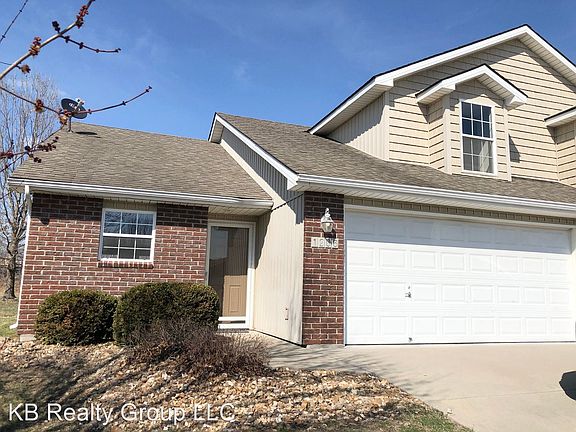 3rd image of 1206 NW Willow Dr