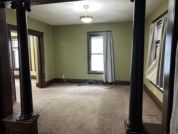 3rd image of 2422 Lyndale Ave N