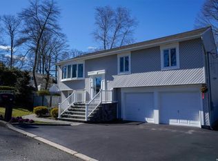 66 Dogwood Rd, Kings Park, NY 11754