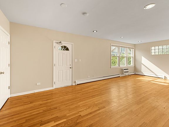 3rd image of 1536 W Pratt Blvd APT 3D