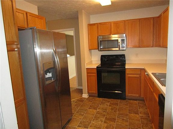 5th image of 65 Greenwood Park Way