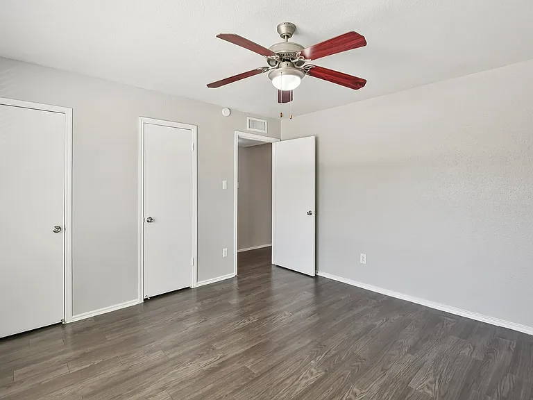 19-web-or-mls-Briar Forest Dr-S1303-019