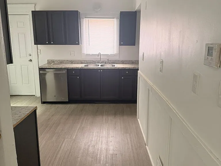 10817 Hull Ave — Photo 4
