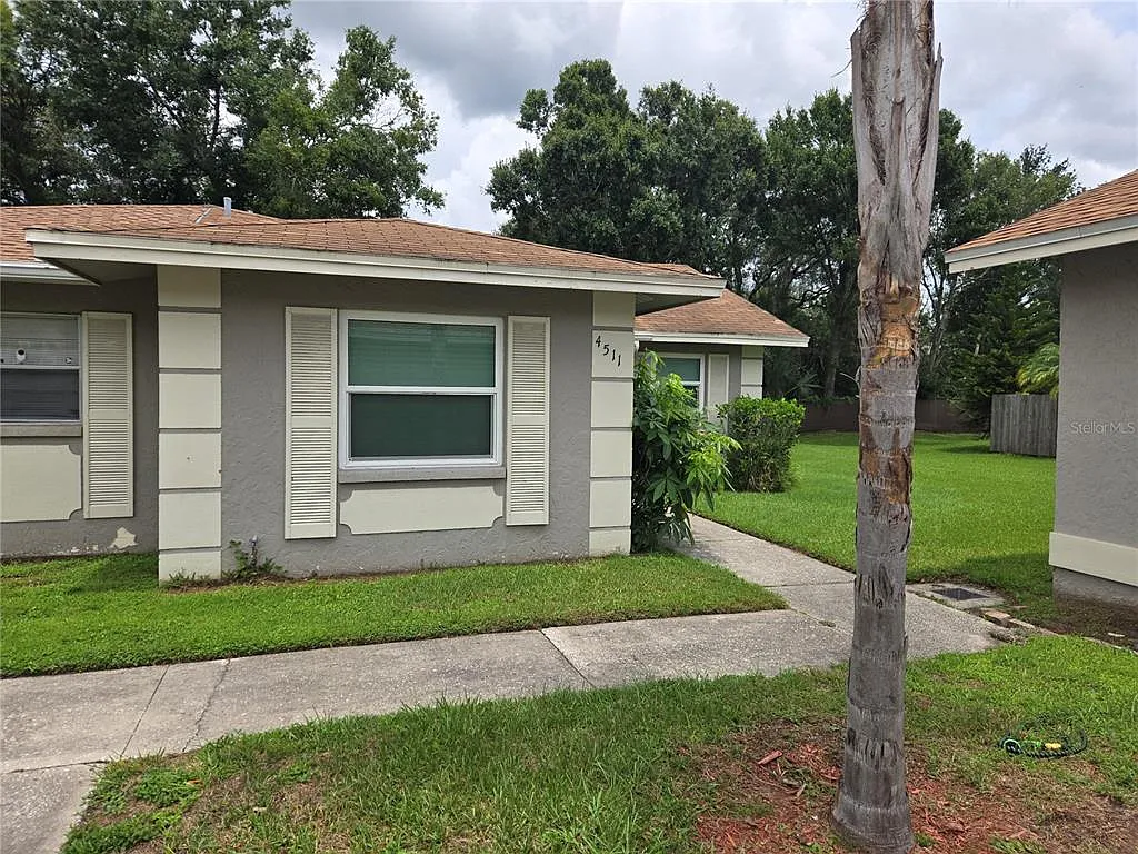 2 bed, 1.0 bath, 804 sqft, $1,900 — Photo 2