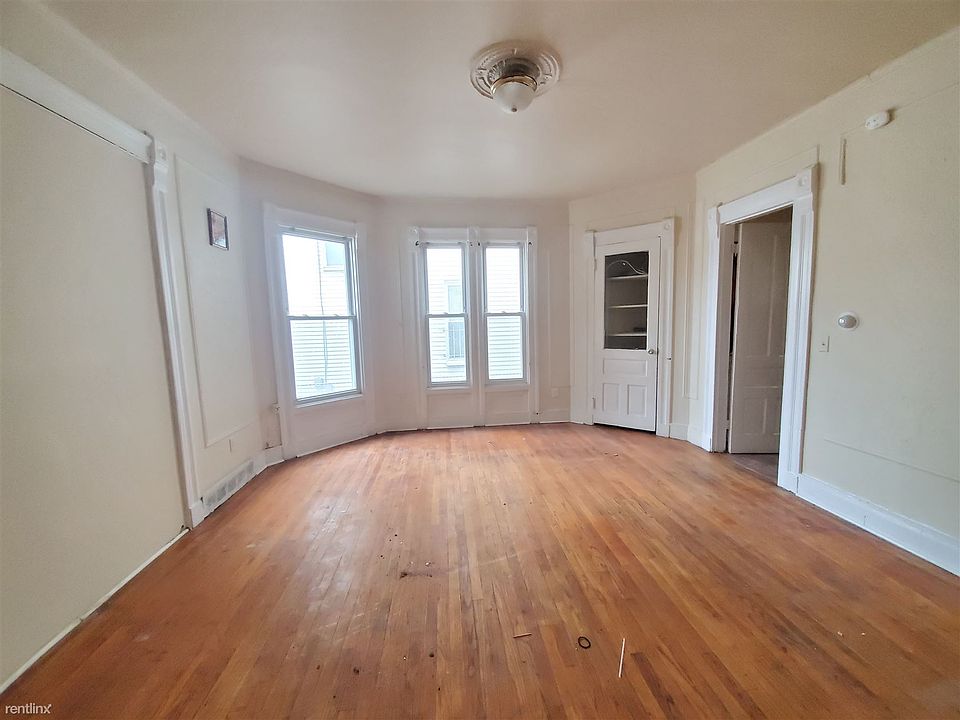 2nd image of 516 Elm St