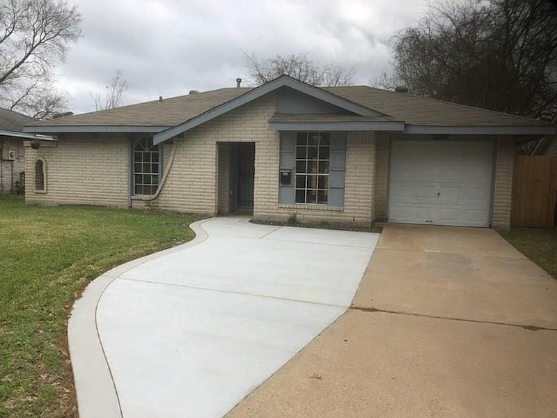 1st image of 4447 Fallen Oaks Dr