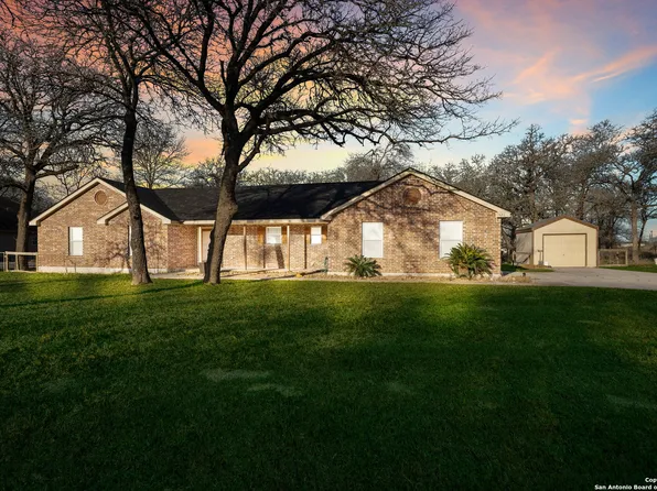 521 Jacobs Ln, La Vernia, TX 78121