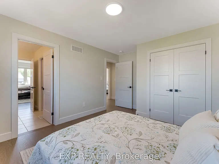 266 Hesselman Cres — Photo 27