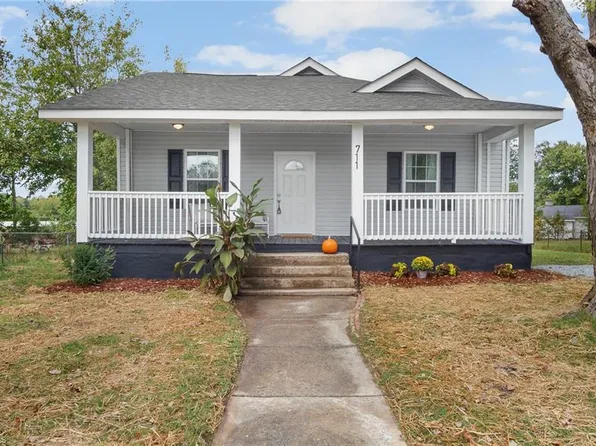 711 1st Rainbow St, Lexington, NC 27295