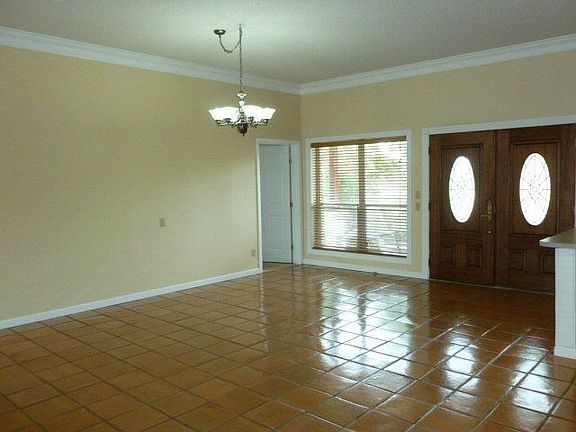 3rd image of 1697 Hoffmann Ln