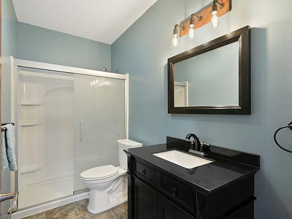3rd image of 15567 Lilac Dr