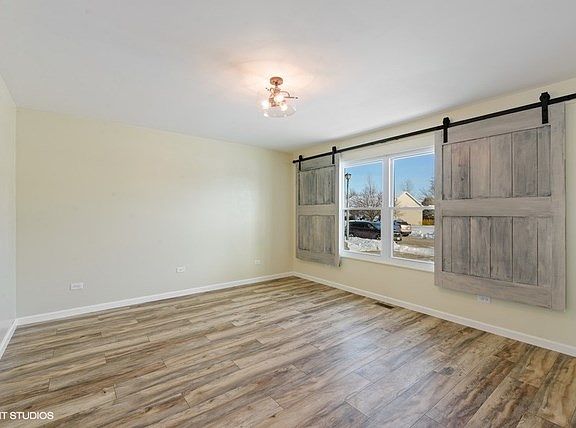 3rd image of 425 Dogwood Ln