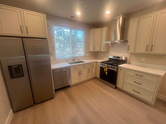 4th image of 2226 Deodara Dr Unit A
