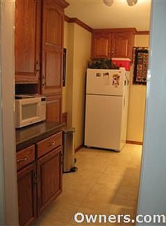 4th image of 210 W 8th St