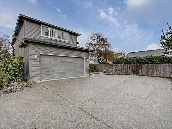 3rd image of 1813 SE 186th Pl