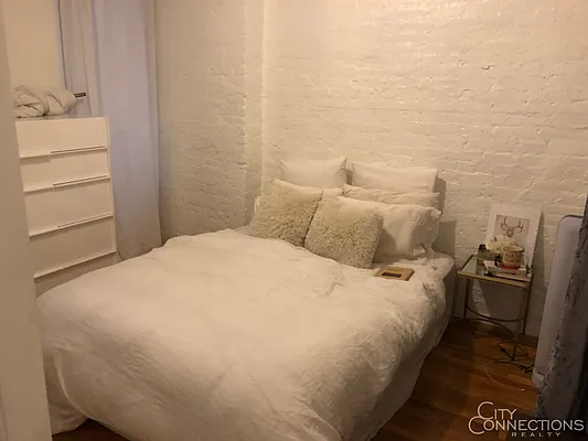 Rented by City Connections Realty | media 7