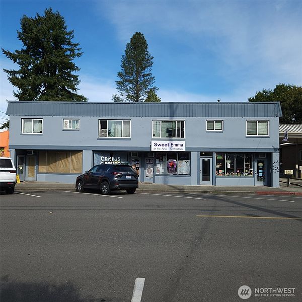 3rd image of 415 Main Street