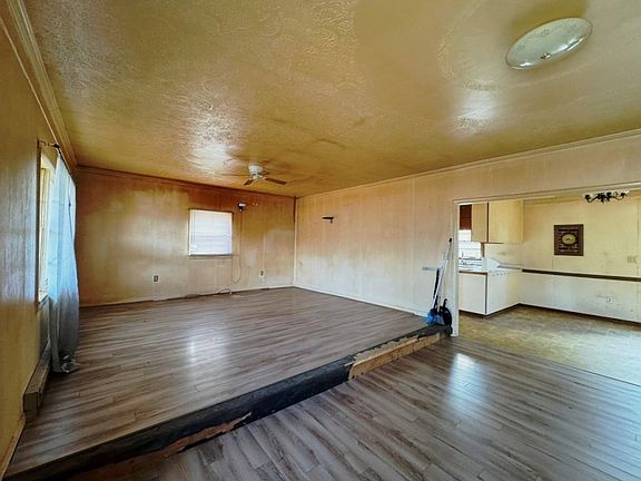 2nd image of 250 E Ridge Rd