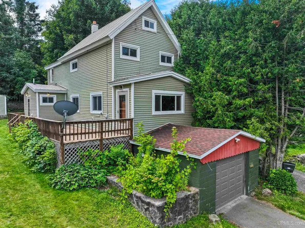 801 Calverley Ave, Houghton, MI 49931
