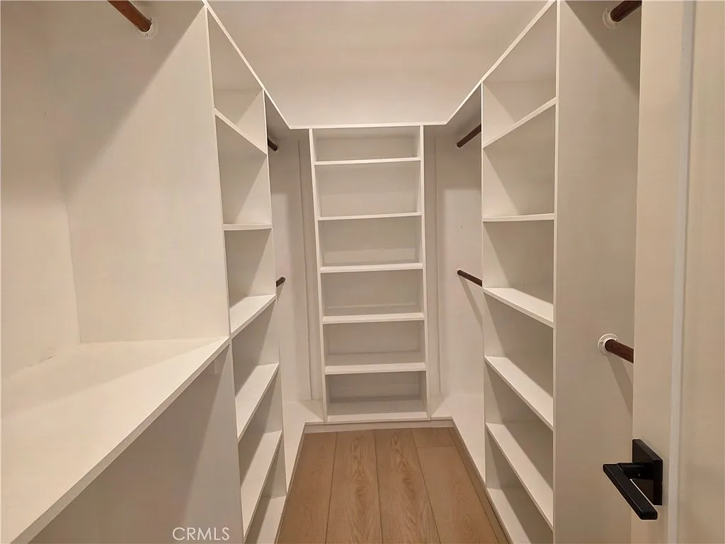 3 bed, 1200 sqft, $3,995 — Photo 3
