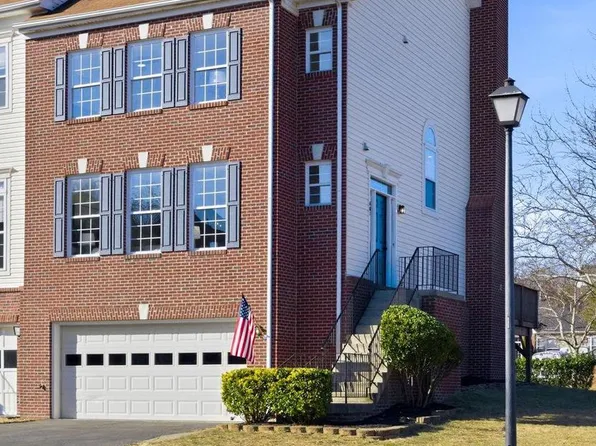 601 Springhouse Sq SE, Leesburg, VA 20175