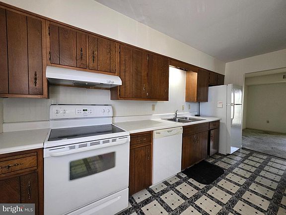 3rd image of 543 Cloverbrook Dr