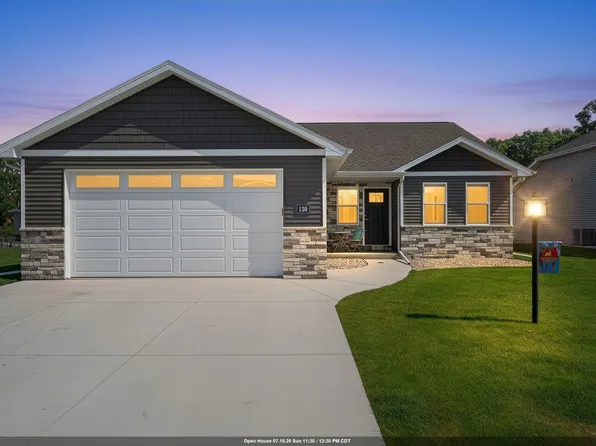 130 Golf Course Dr, Wrightstown, WI 54180