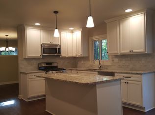 W290N7579 Winzer Rd, Hartland, WI 53029