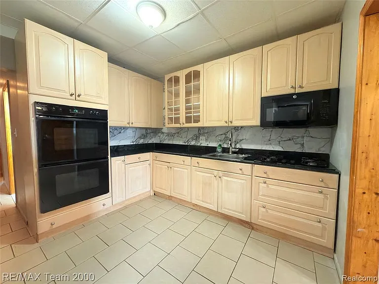 13134 W Warren Ave — Photo 10