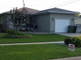 811 E 16th St, Kearney, NE 68847