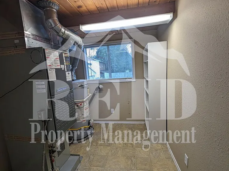 671 Creekside Dr — Photo 23