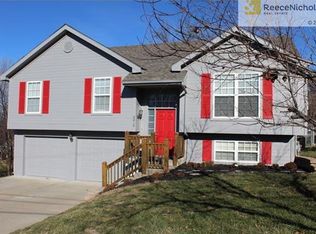 2010 NW 49th St, Northmoor, MO 64151