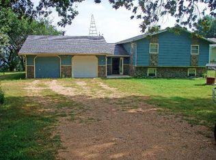 1590 W Lake Dr, Madison, SD 57042