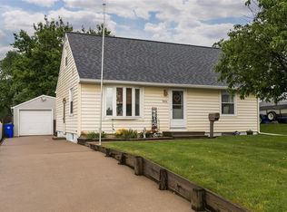 906 15th St SW, Cedar Rapids, IA 52404