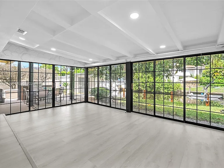 2555 Nassau Ln — Photo 5