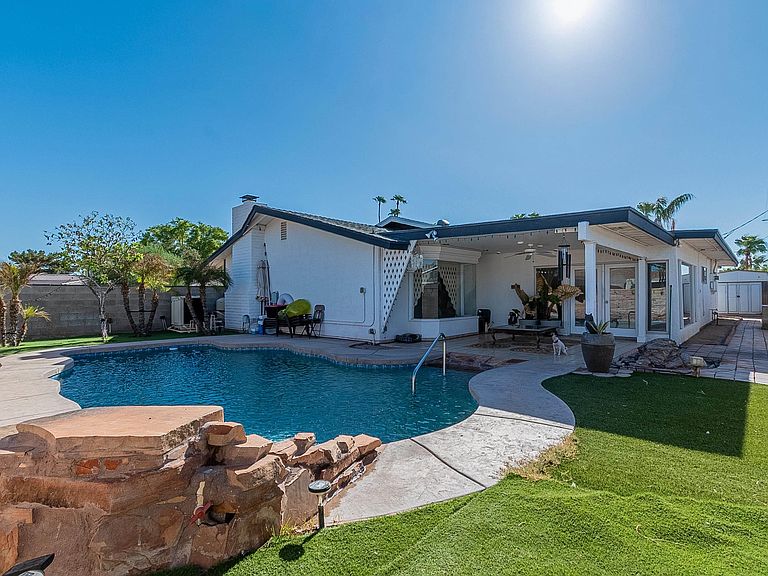 560 E Palo Verde St