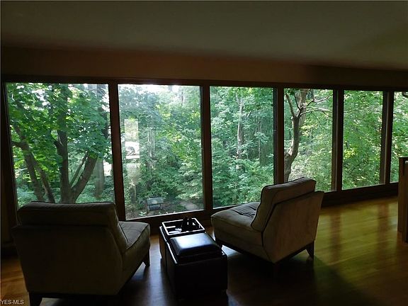 5th image of 540 Winslow Ave