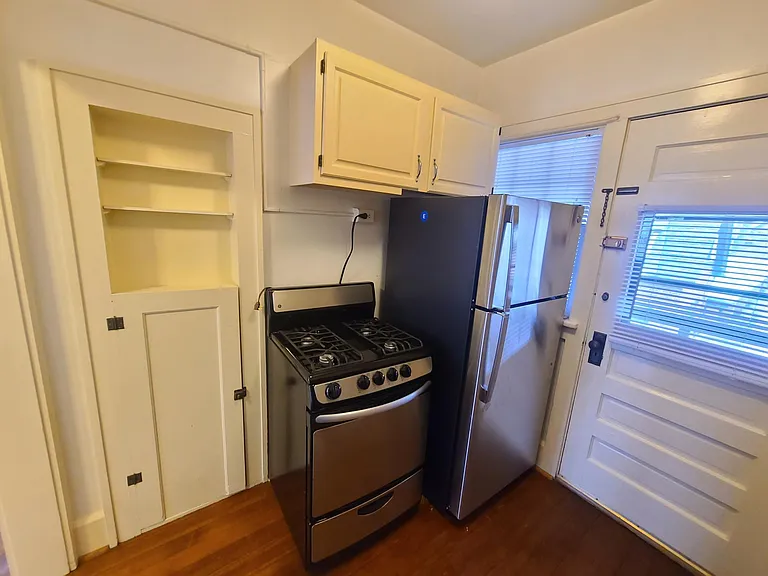 4814 Woodland Ave — Photo 17