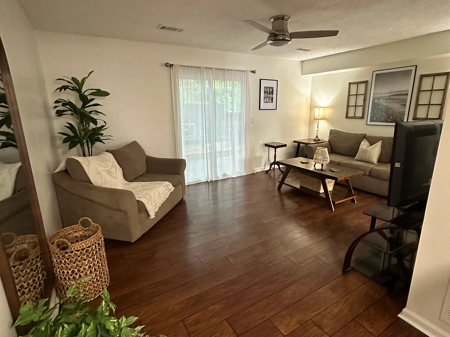 2 bed, 2.5 bath, 1170 sqft, $1,950 — Photo 2