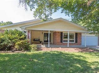 404 Glan Tai Dr, Ballwin, MO