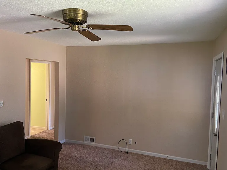 417 Avenue F — Photo 8