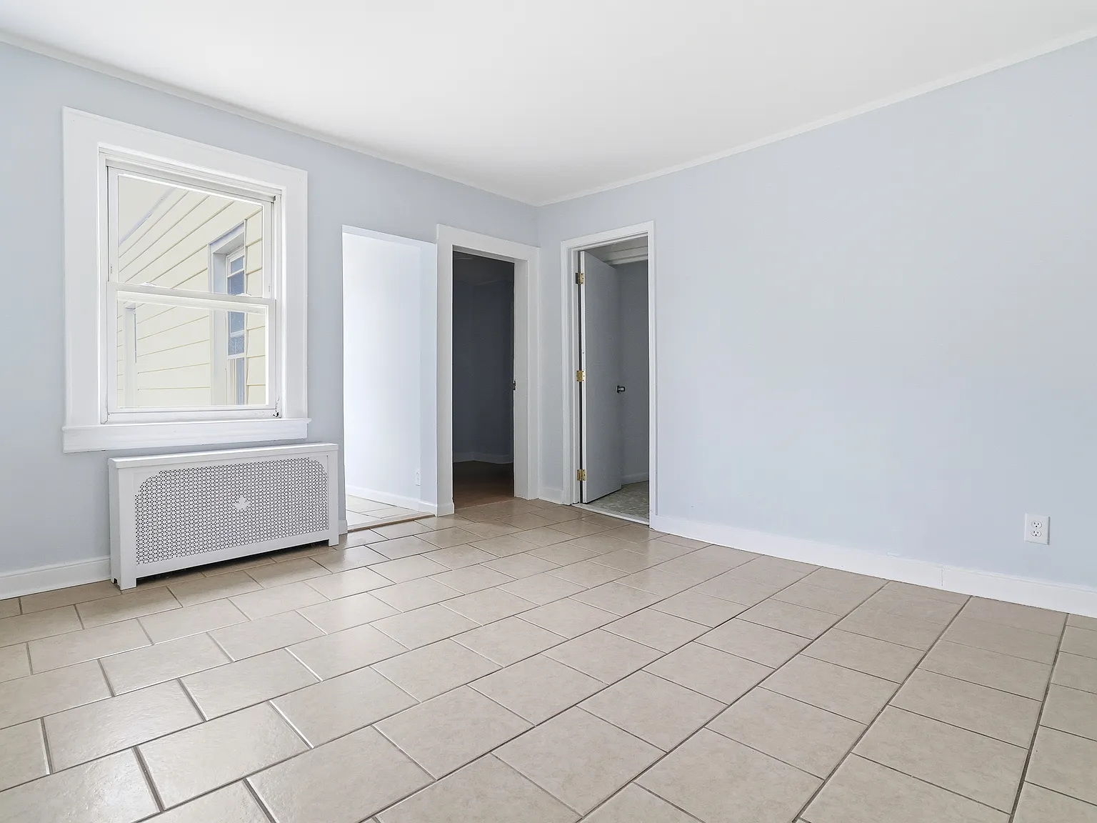2 bed, $2,400 — Photo 3